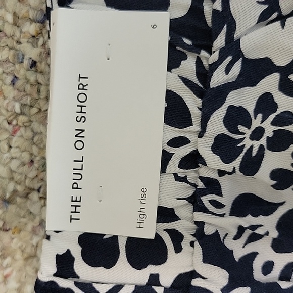 Ann Taylor Factory Floral Navy and White Women's Shorts Pull On Sz 6 - Picture 4 of 6